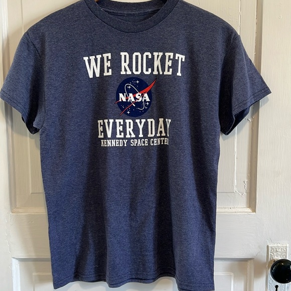 Kennedy Space Center souvenir Tshirt - Picture 2 of 2